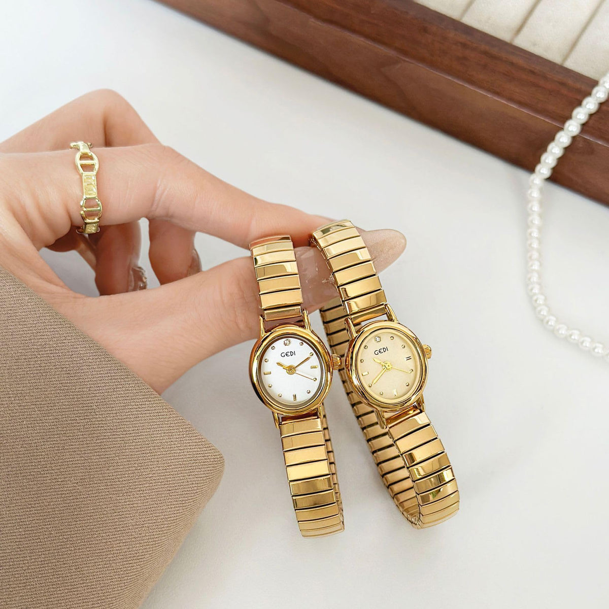 FANMIS Small Gold Watches for Women Oval Dial Leather Band - FANMIS Official Imagery - 7