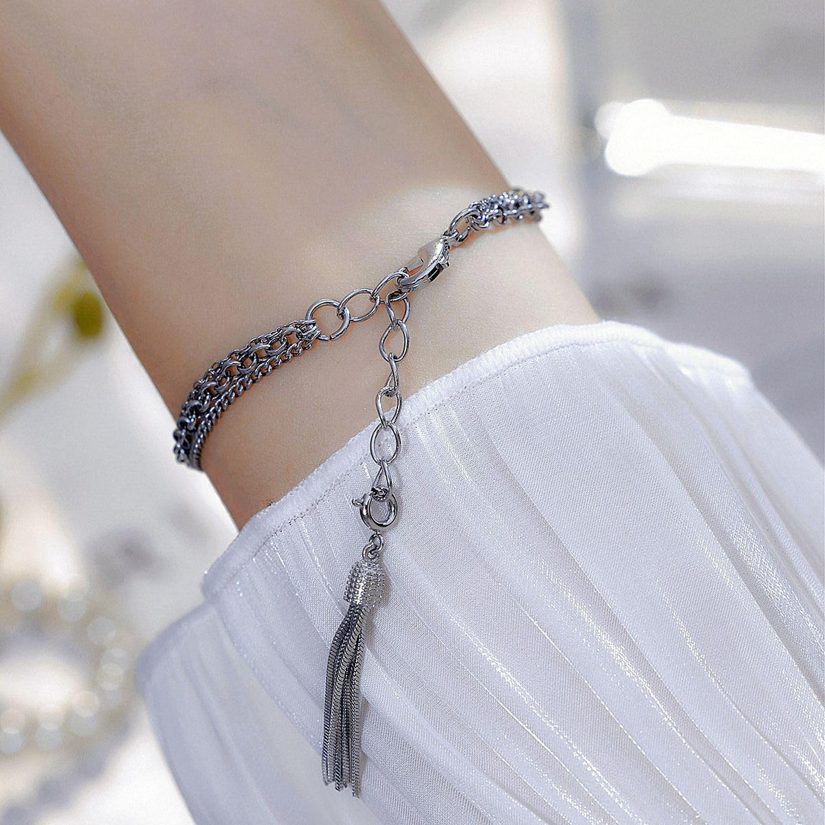FANMIS Women Classic Vintage Bangle Style Watch Dainty Small - FANMIS Official Imagery - 7