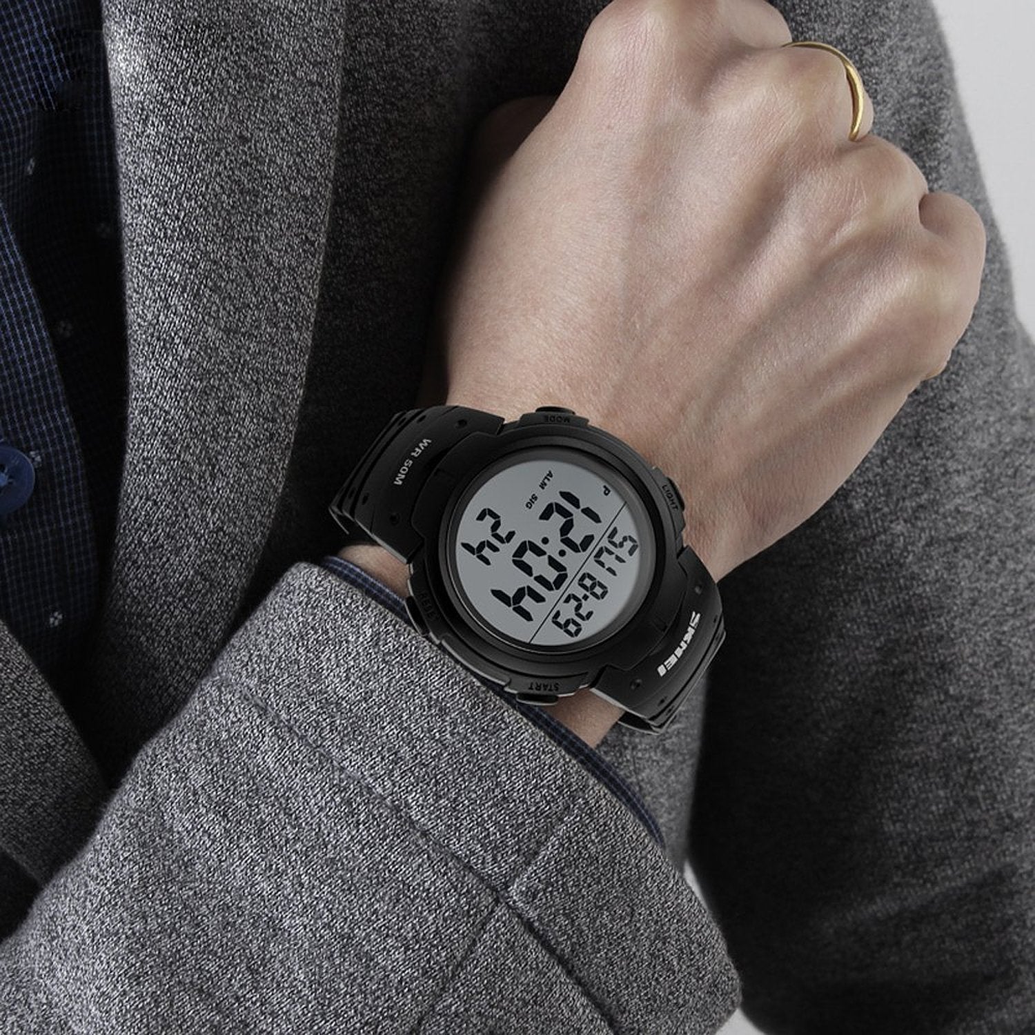 PASOY Men's Simple Outdoor Sports Digital Watch Waterproof Swim 50MM - View 4