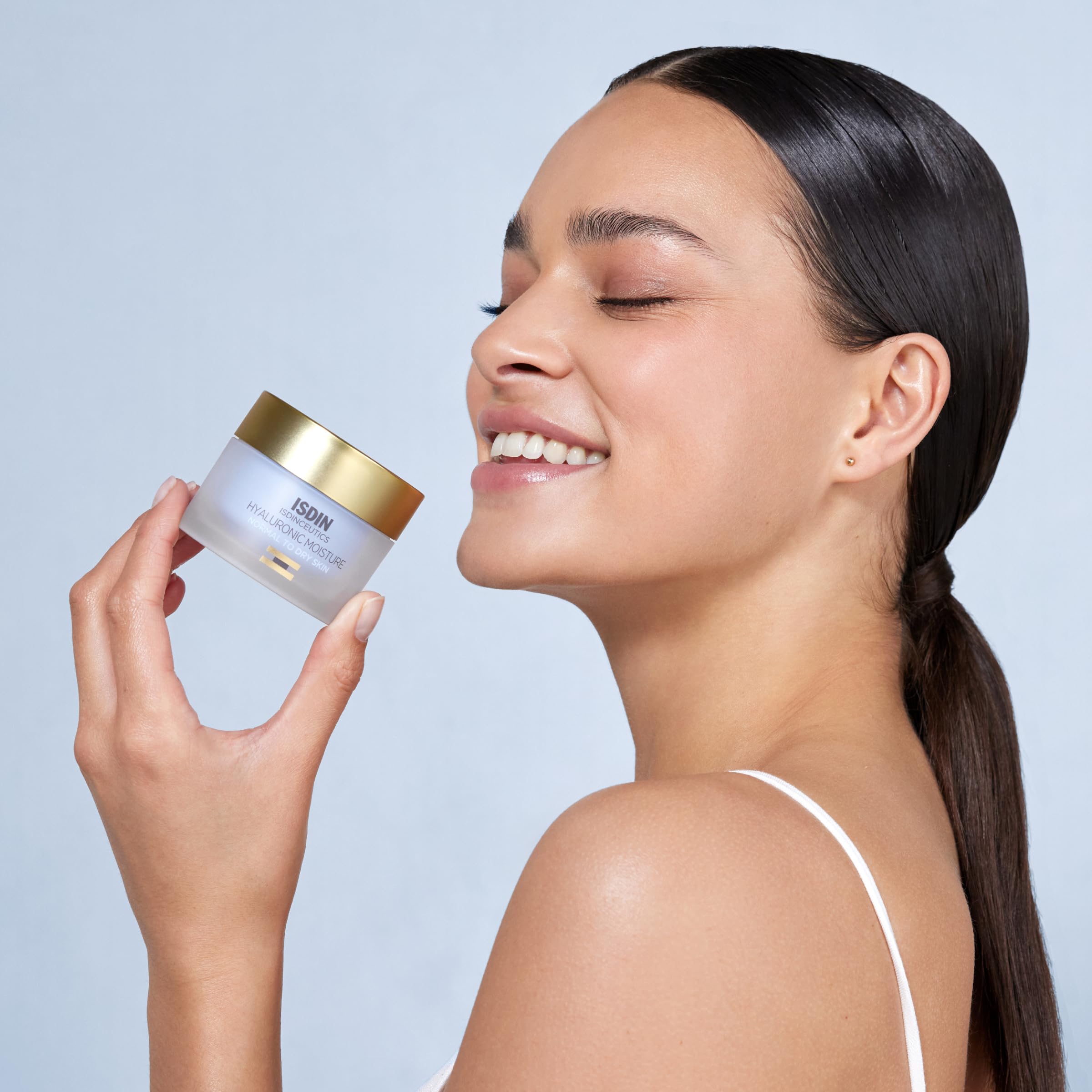 ISDIN Isdinceutics Hyaluronic Moisture Normal to Dry Skin - Premium Selection Official Imagery - 3