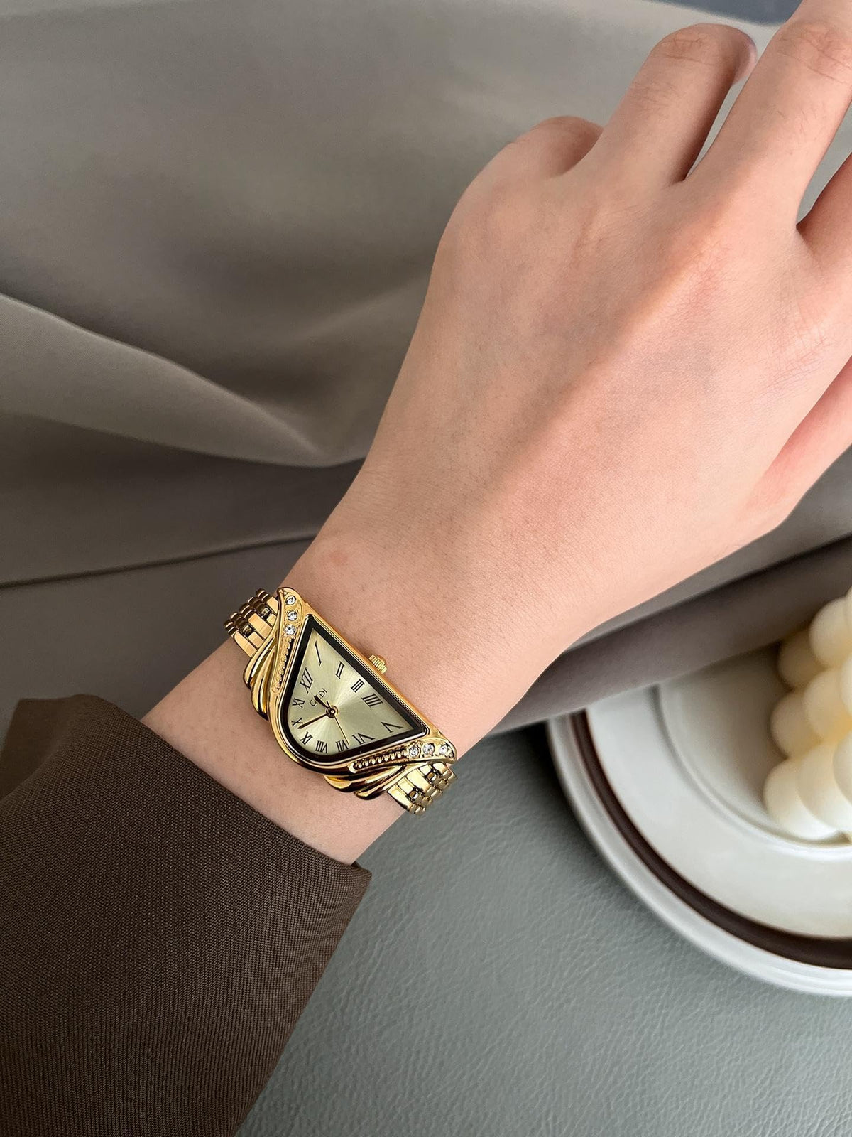 Gosasa Unique Womens Triangle Dial Watch Elegant Bracelet - Gosasa Official Imagery - 3