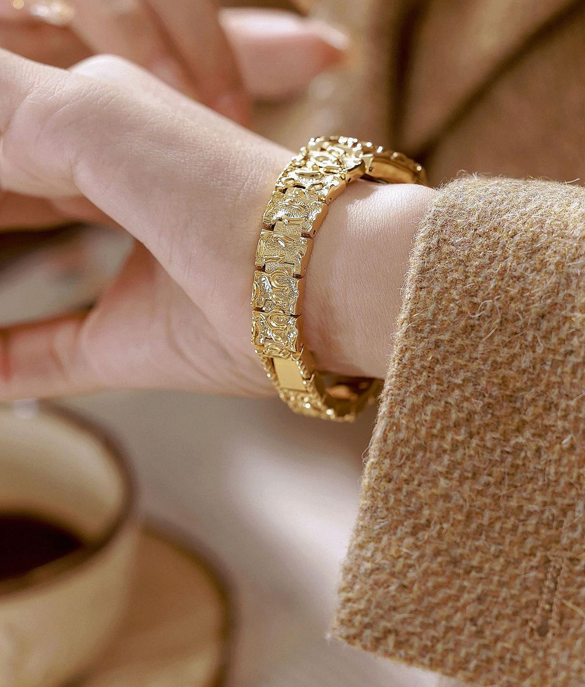 Women s Luxurious Textured Jewelry Chain Watch Bold Sculpted - KSAQ Official Imagery - 5