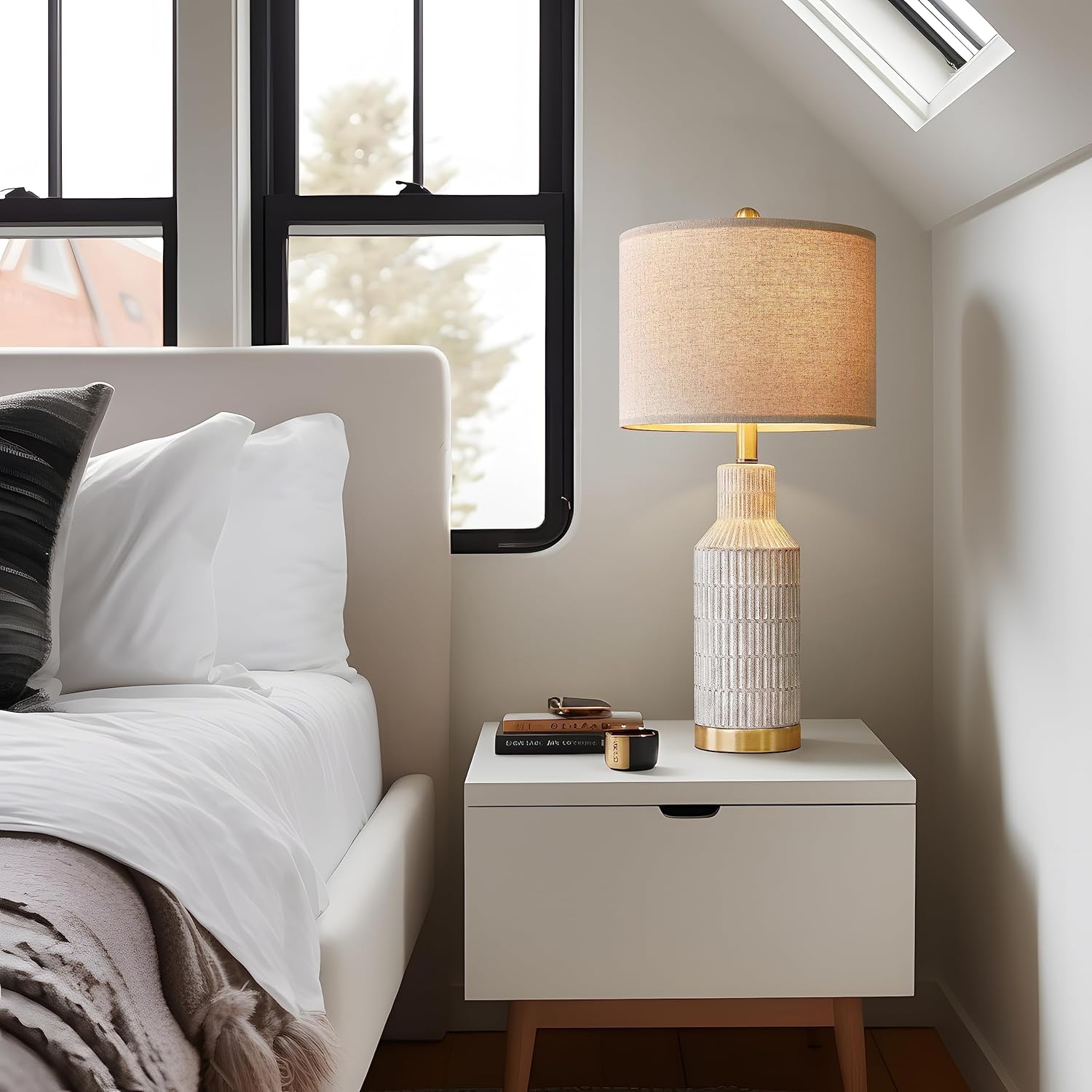 Set of 2 USumkky 25-inch modern bedside table lamps with sleek design, ideal for living room or bedroom decor.