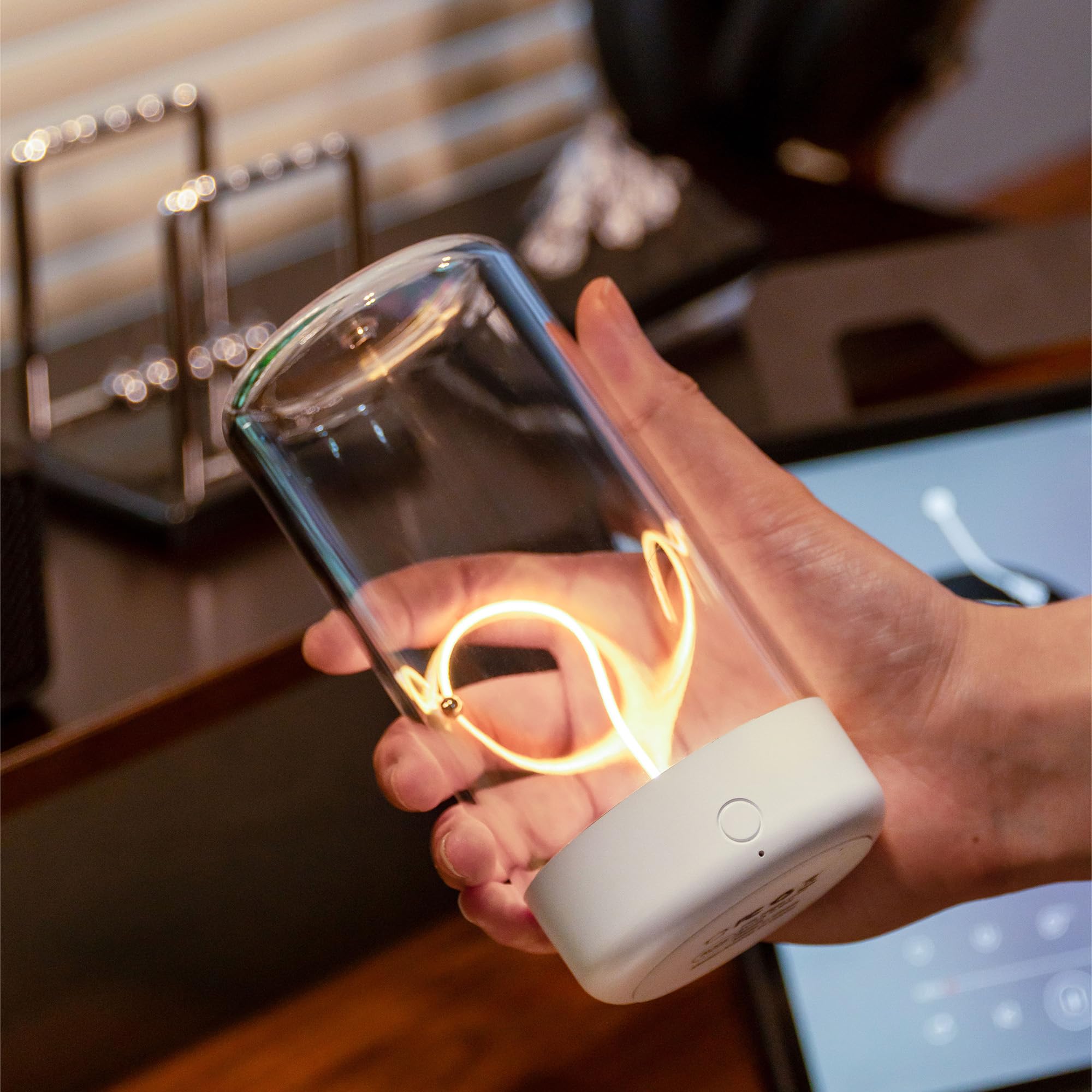 AUGE LIGHT Mini Minimalist Table Lamp, Cordless Lamp, Rechargeable Lam - View 1