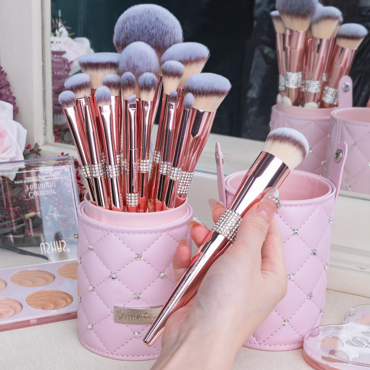 16Pcs Professional Makeup Brushes Set with Elegant Holder - Bueart Design Official Imagery - 4