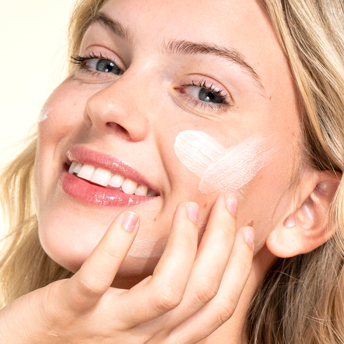 Pacifica Beauty Wake Up Beautiful Retinoid Eye Cream - Pacifica Official Imagery - 7