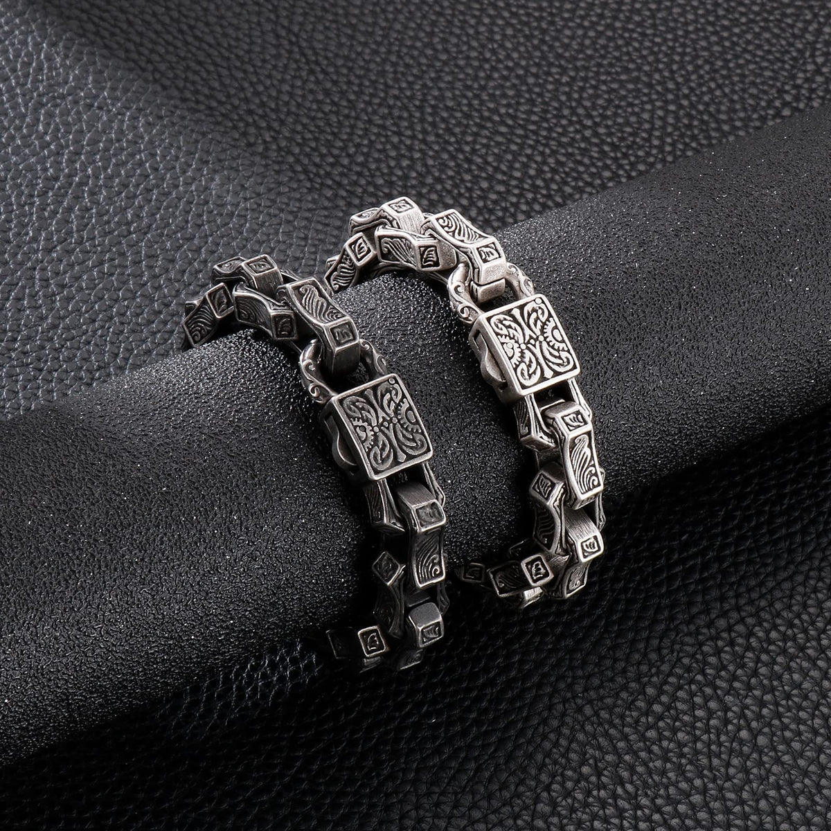 Cuban Link Bracelet for Men Stainless Steel Wave Engraved - Klapgo Official Imagery - 3