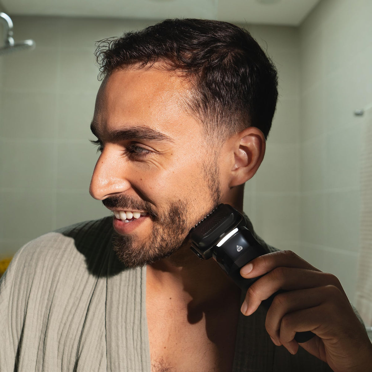 MANSCAPED The Chairman PRO Men s Electric Foil Face Shaver - MANSCAPED Official Imagery - 5