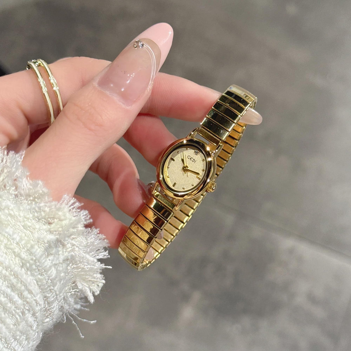 FANMIS Small Gold Watches for Women Oval Dial Leather Band - FANMIS Official Imagery - 3