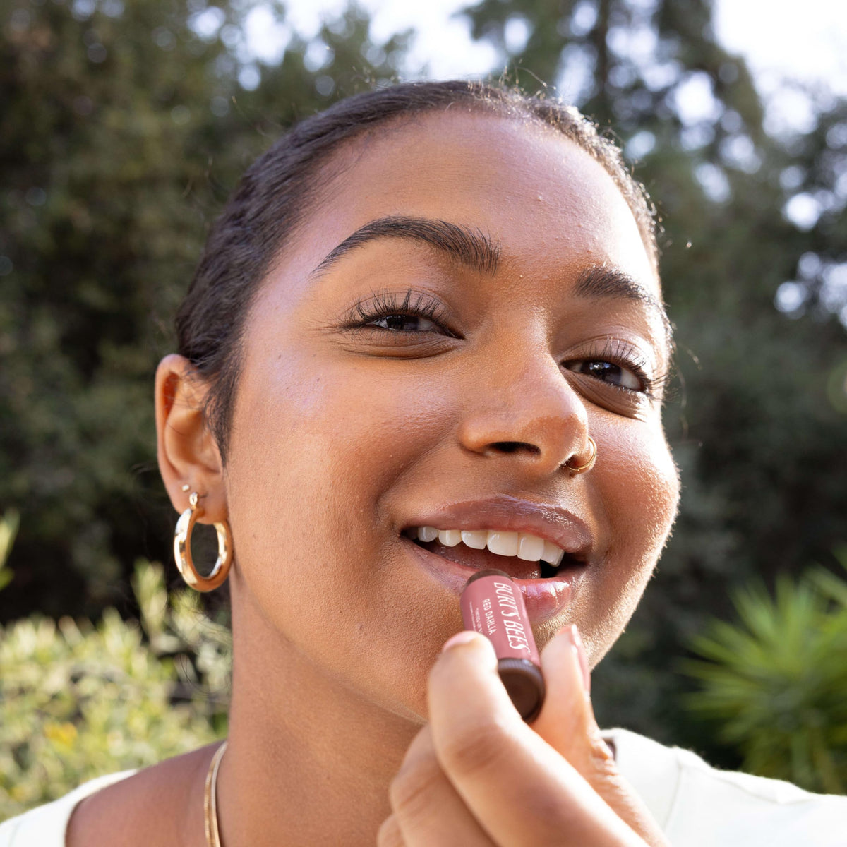 Burt s Bees Lip Tint Balm Long Lasting 2 in 1 Duo Tinted - Burt's Bees Official Product Imagery - 7