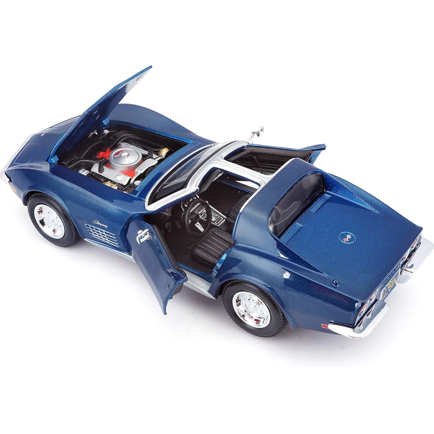 Maisto 1:24 scale blue 1970 Chevrolet Corvette model car with detailed exterior and sleek design.