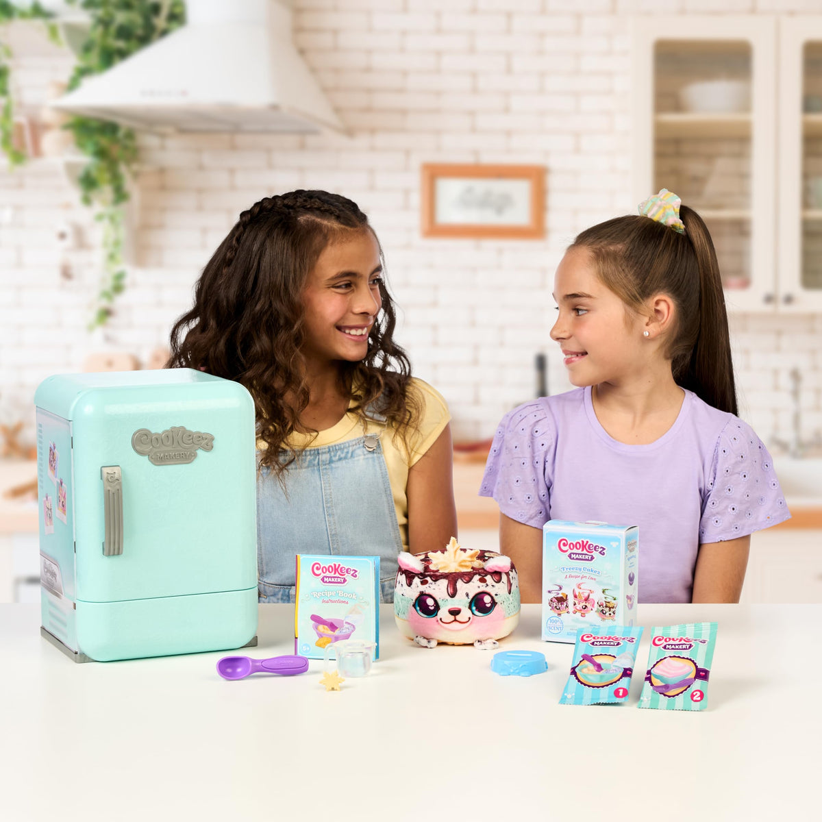 Cookeez Makery Freezy Cakez Mix Decorate Your Plush Best - Cookeez Makery Official Imagery - 3