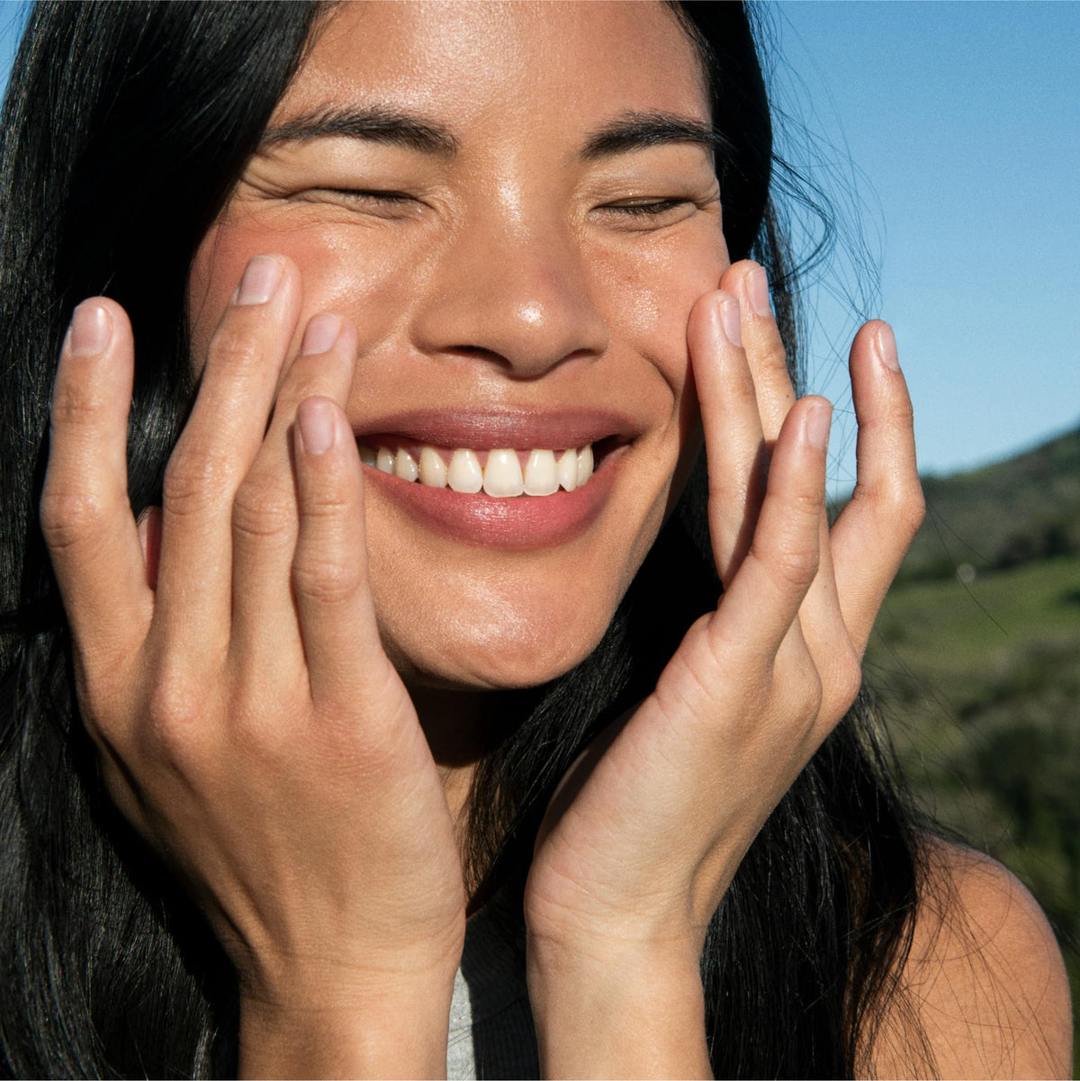 Ursa Major Natural Vitamin C Serum - Ursa Major Official Imagery - 6