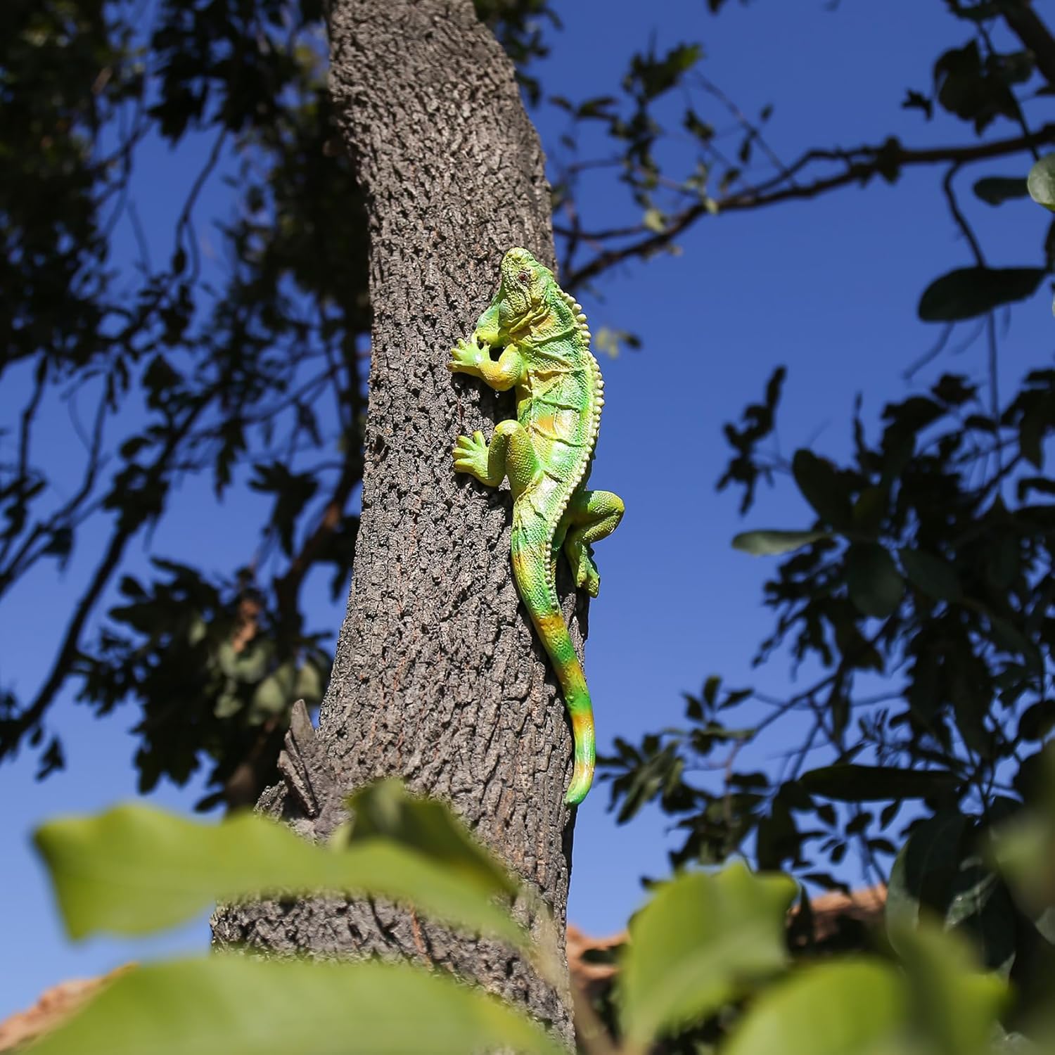 SHAODIE garden lizard statue, realistic resin animal sculpture with detailed lizard design for outdoor decorative landscaping.