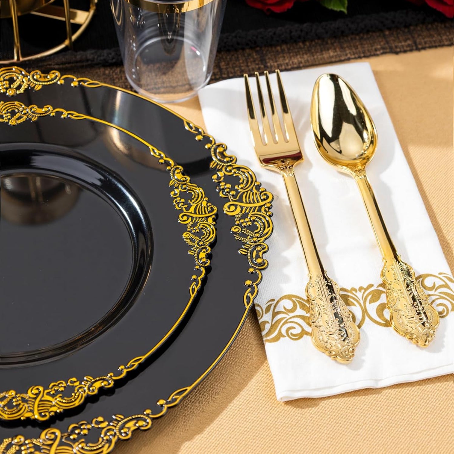 Nervure 350-piece black plastic dinnerware set with plates, cups, and utensils for 50 guests, suitable for parties and events