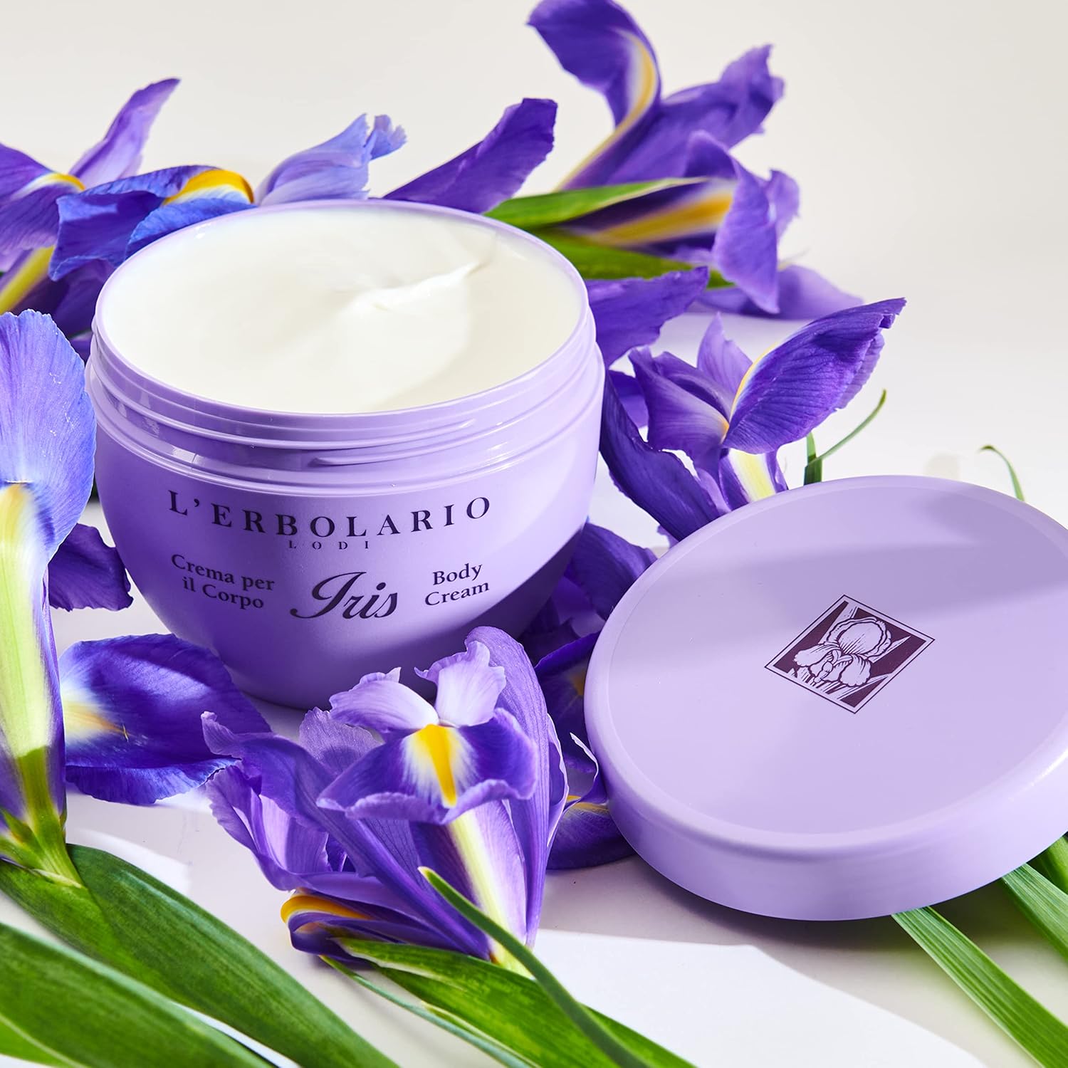 L'Erbolario moisturizing body cream for women with rich, nourishing skin care and softening body butter texture.