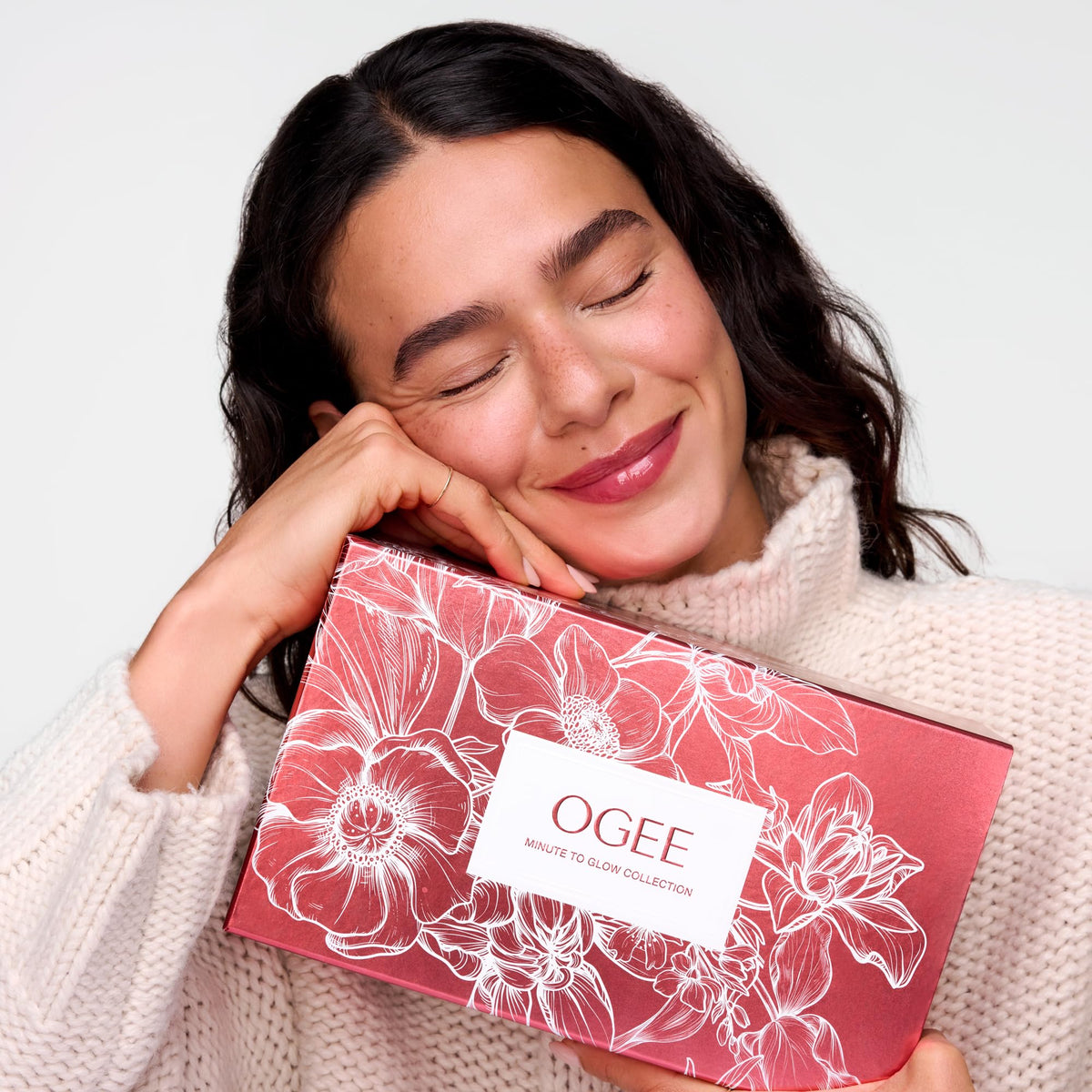 Ogee Minute to Glow Limited Edition Holiday Makeup Gift Set - Ogee Official Imagery - 4