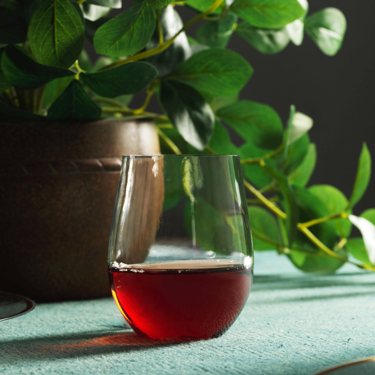 Munfix Disposable Plastic Wine Glasses Stemless 12 oz Clear - Munfix Official Imagery - 7