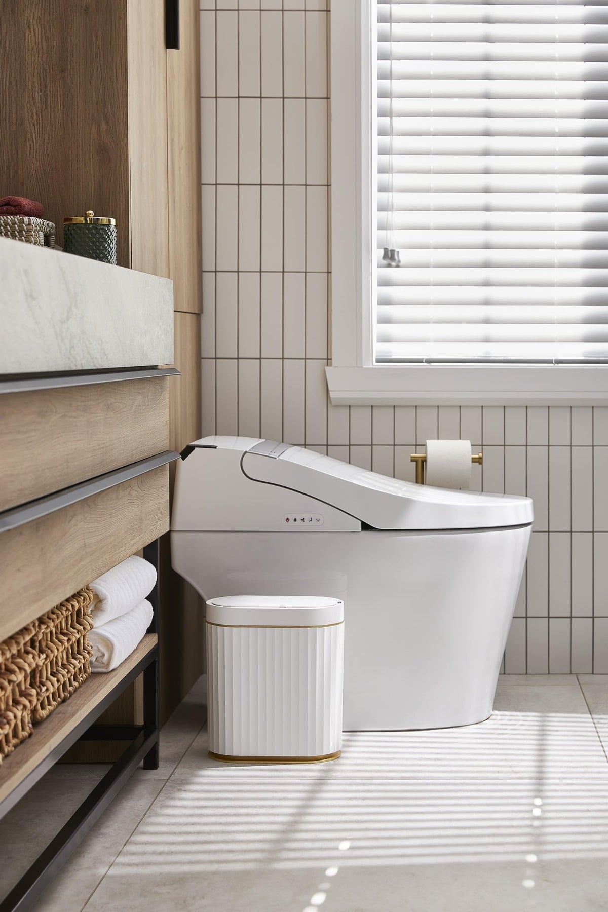 ELPHECO Bathroom Trash Can with Lid 2 Gallon Motion Sensor - ELPHECO Official Imagery - 4
