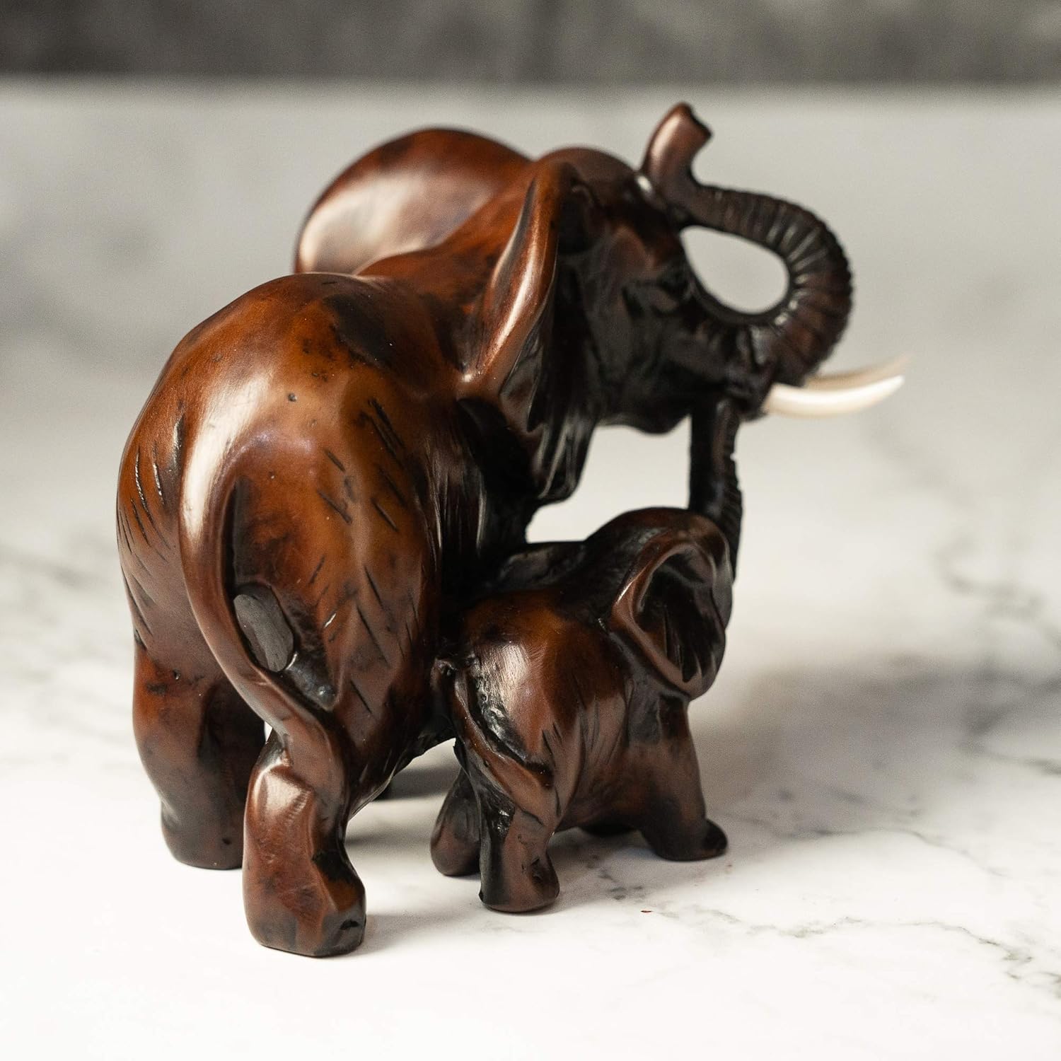 IYARA CRAFT resin elephant statue featuring a decorative wildlife family design, perfect as a natural-themed home accent.