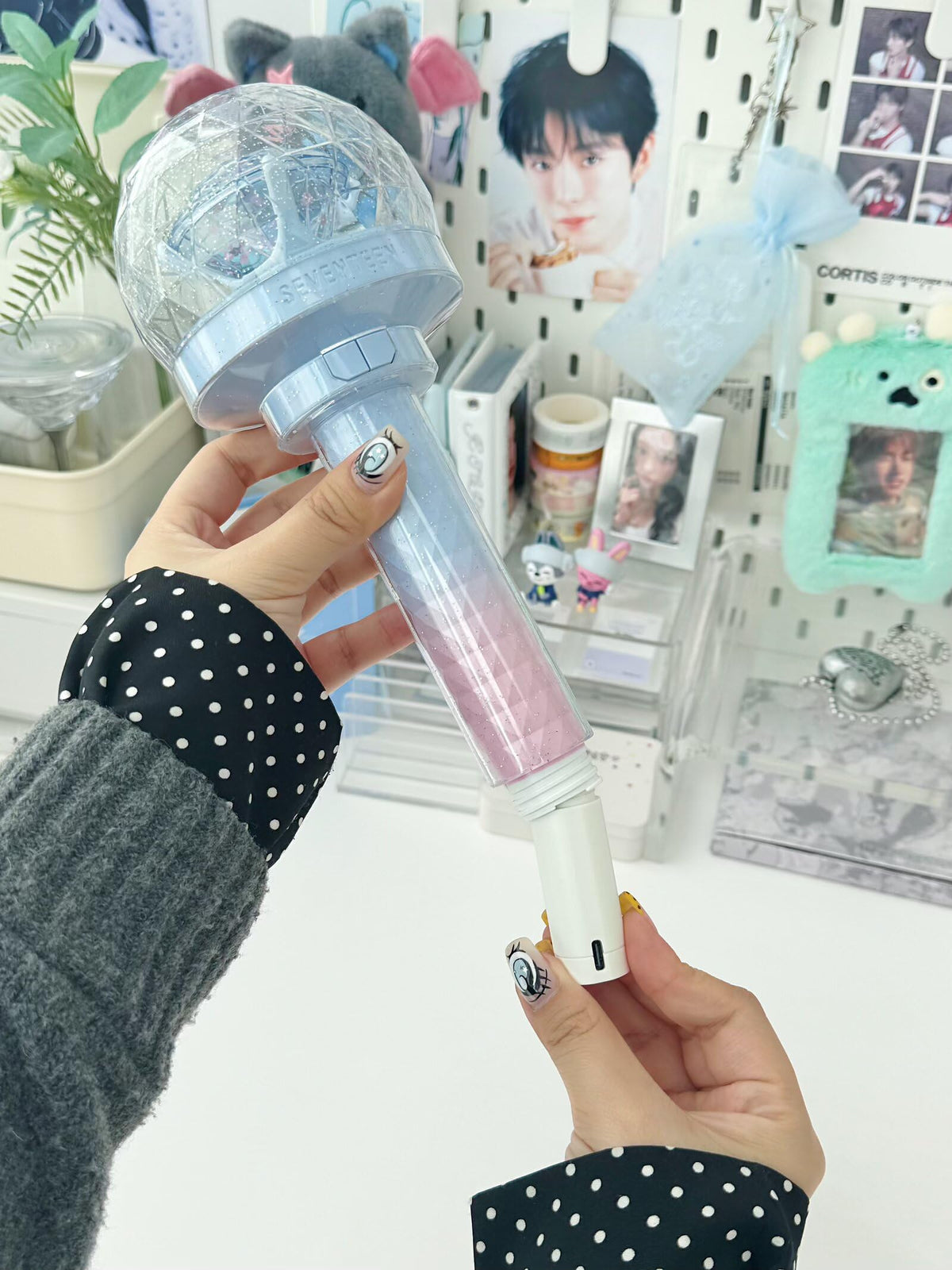 Rechargeable Kpop Lightstick Battery for K pop Concerts - MANDU DECO Official Imagery - 5