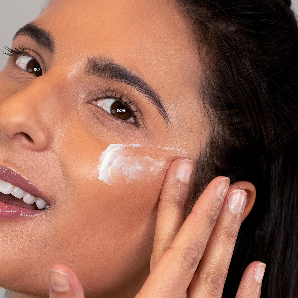 VASANTI EYE WONDER Triple Action Paraben Free Eye Treatment - VASANTI Official Imagery - 4