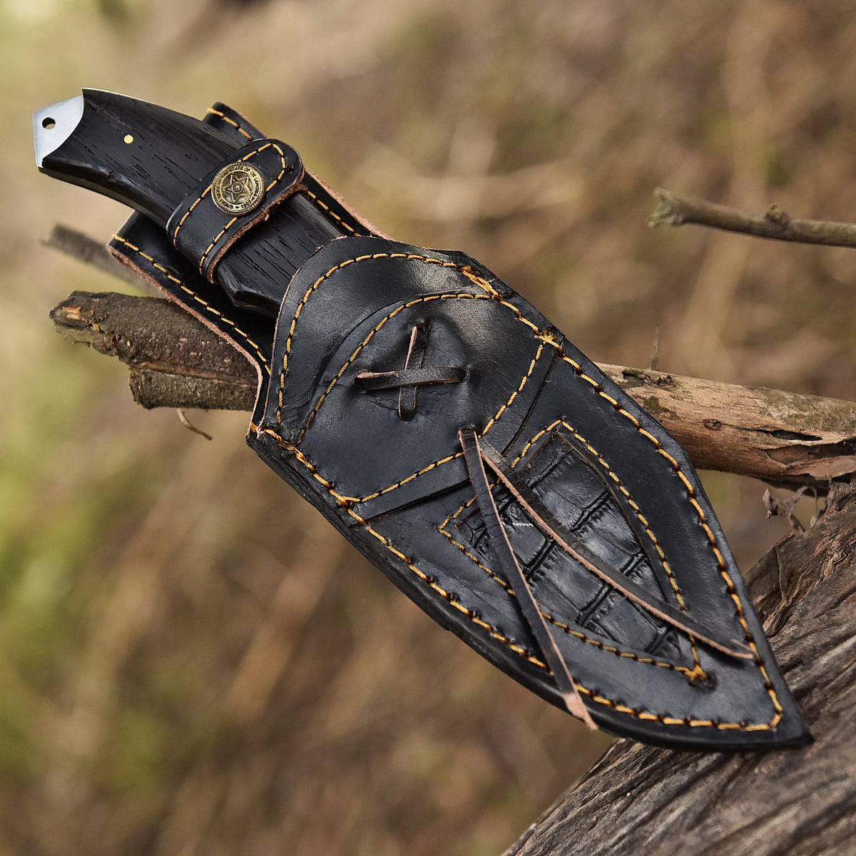 Handmade Damascus Steel Fixed Blade Knife Outdoor Hunting - W Trading Official Imagery - 3