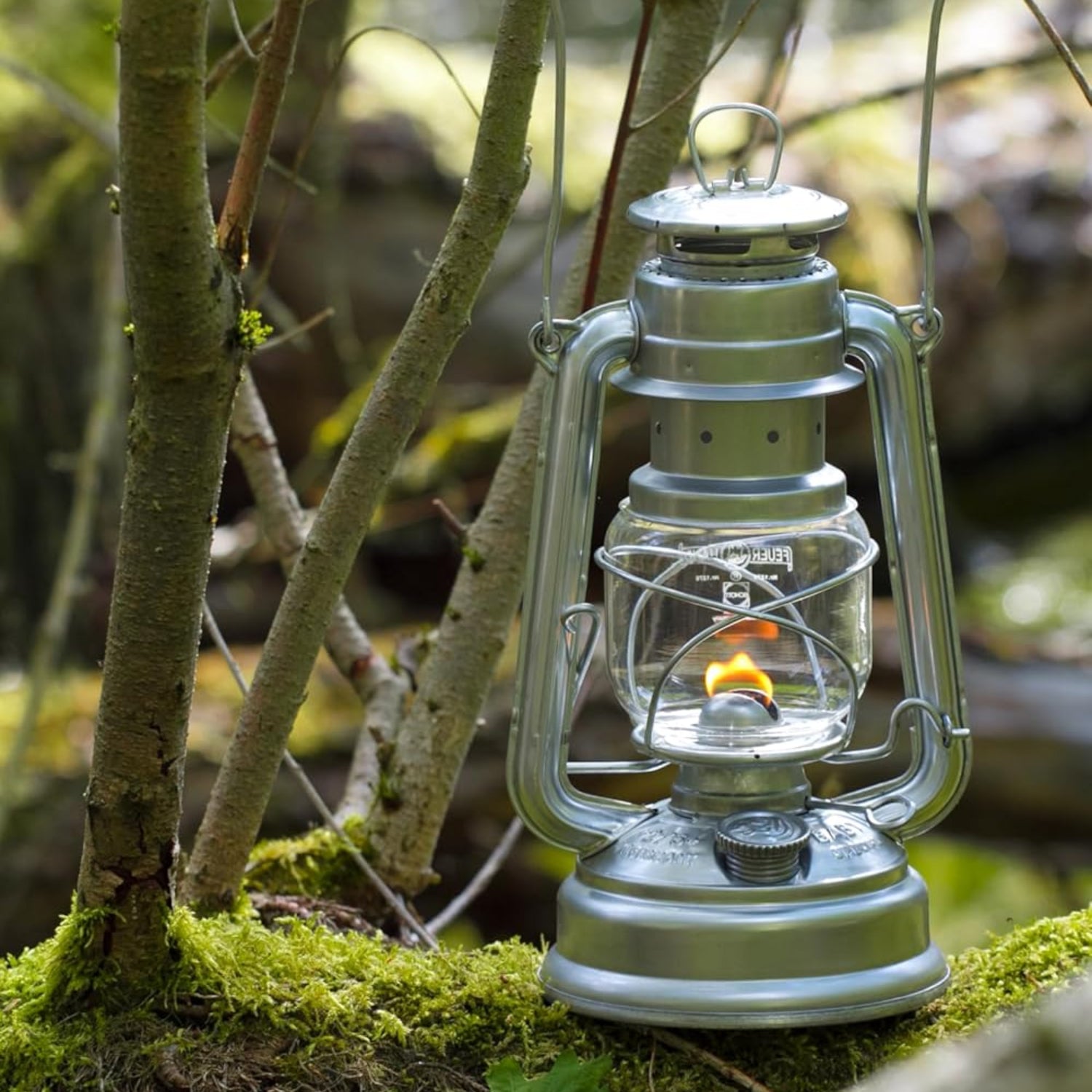 Feuerhand 12562 zinc lantern with galvanized steel handle and body, vintage-style outdoor lighting for camping and camping gear.
