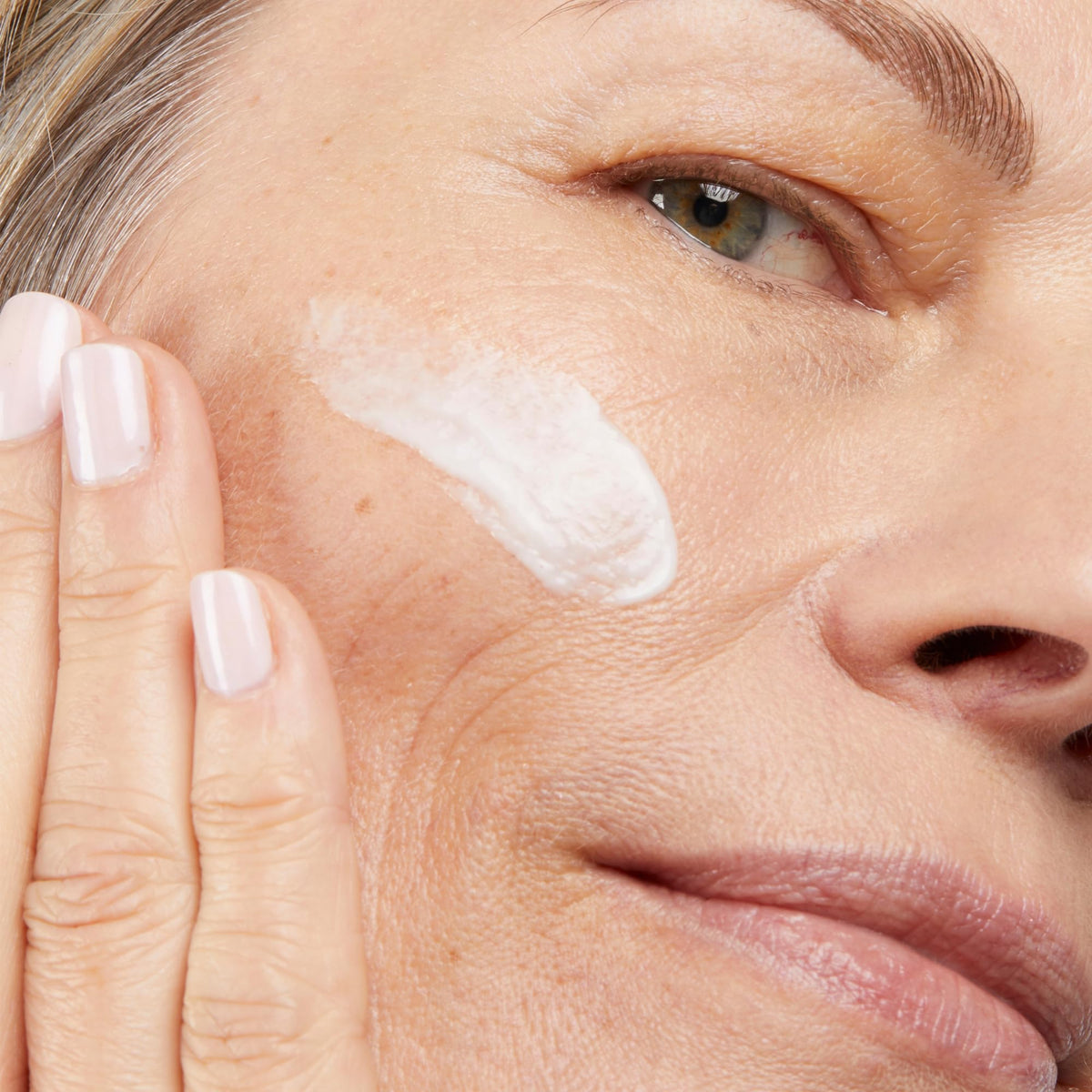 No7 Pure Retinol 1 Night Concentrate 30ml - No7 Official Imagery - 4