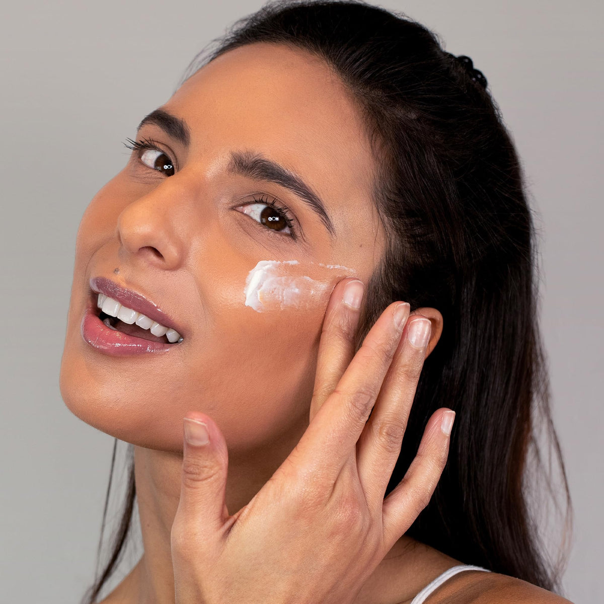 VASANTI EYE WONDER Triple Action Paraben Free Eye Treatment - VASANTI Official Imagery - 3
