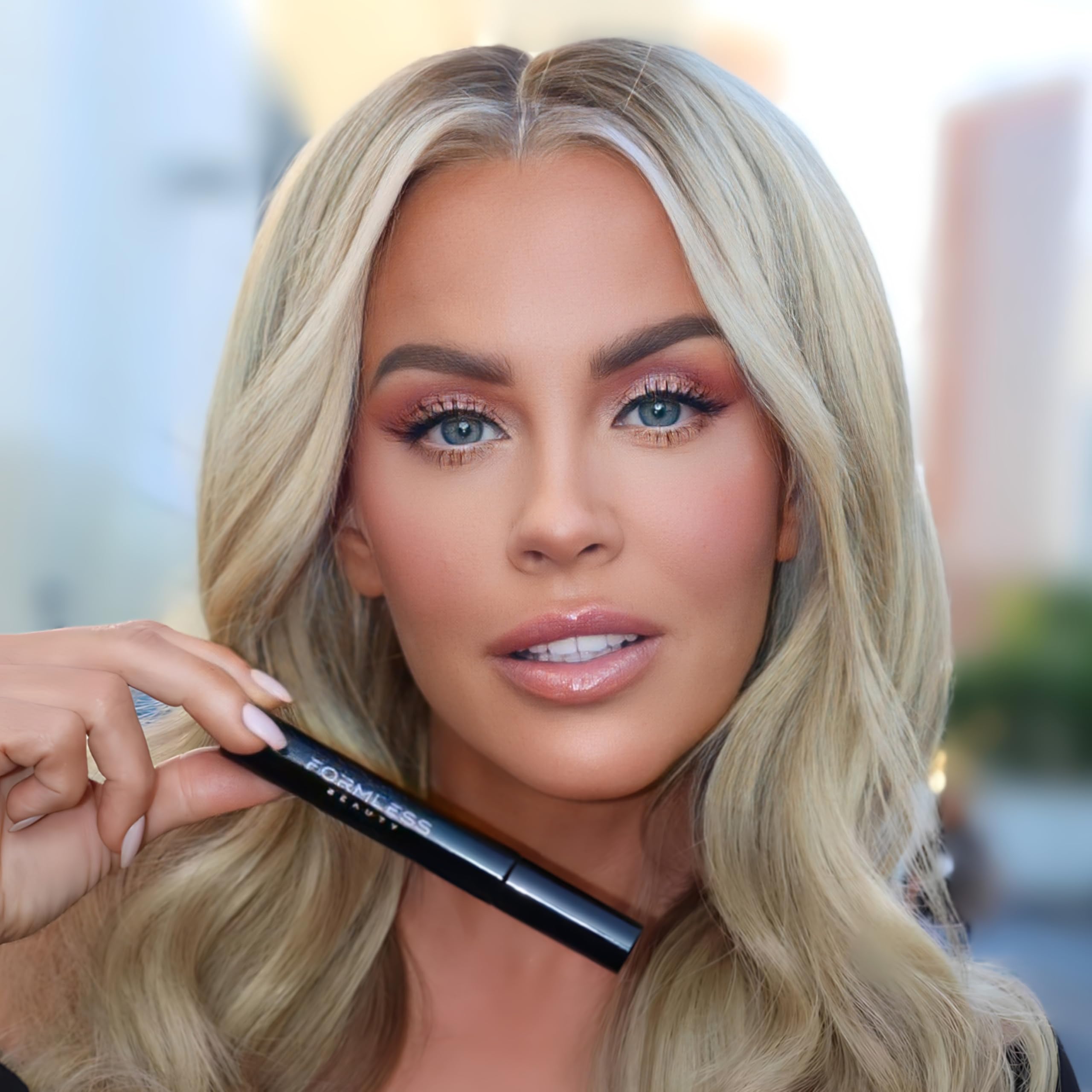 Formless Beauty by Jenny McCarthy Elevate Mascara Black - Formless Beauty Official Imagery - 3