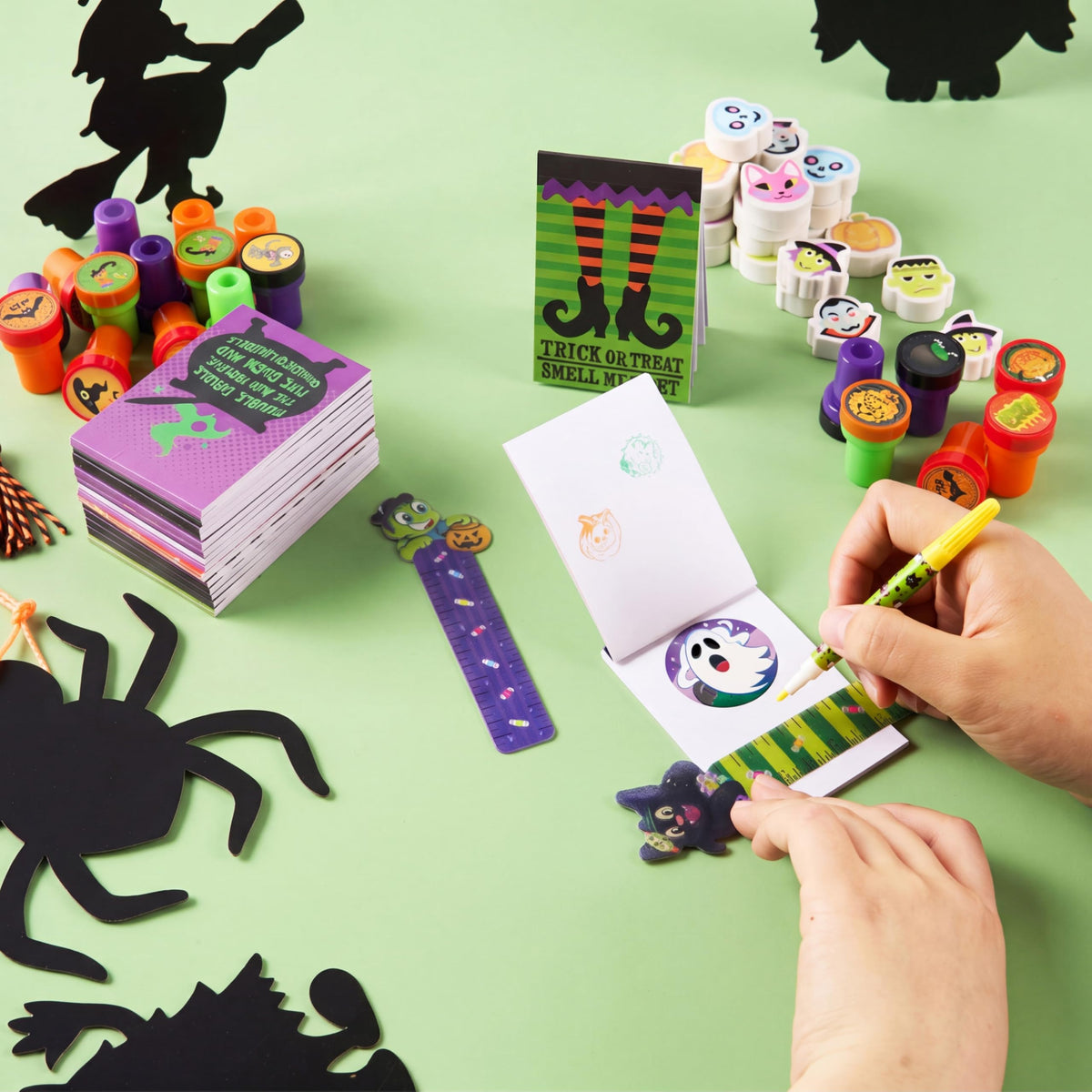 JOYIN 192PCS Halloween Stationery Set Trick or Treat Gifts - JOYIN Official Imagery - 6