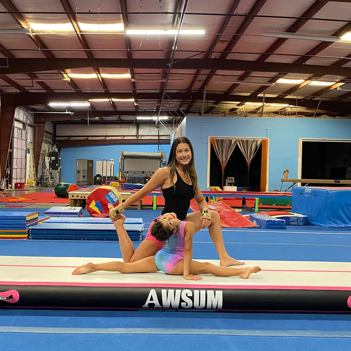 AWSUM Inflatable Gymnastics Mat Air Tumbling Mat with Pump - AWSUM Official Imagery - 8