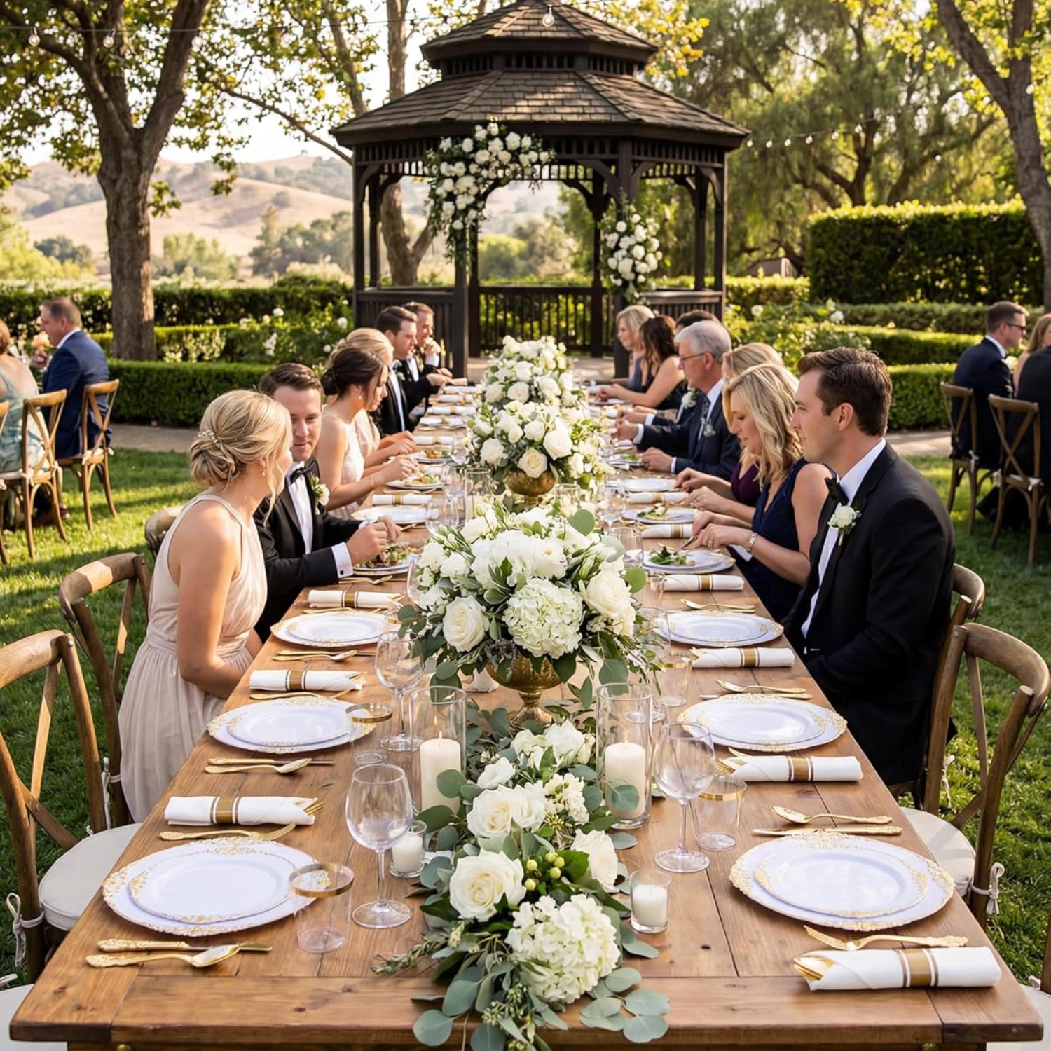 Nervure 350-piece gold plastic dinnerware set with plates for 50 guests, featuring elegant gold plastic plates for events and parties.