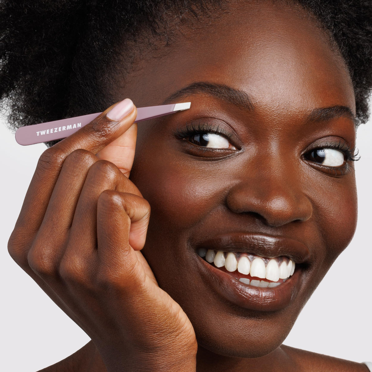 Tweezerman Slant Tweezer Tweezerman Tweezers for Eyebrows - Tweezerman Official Imagery - 5