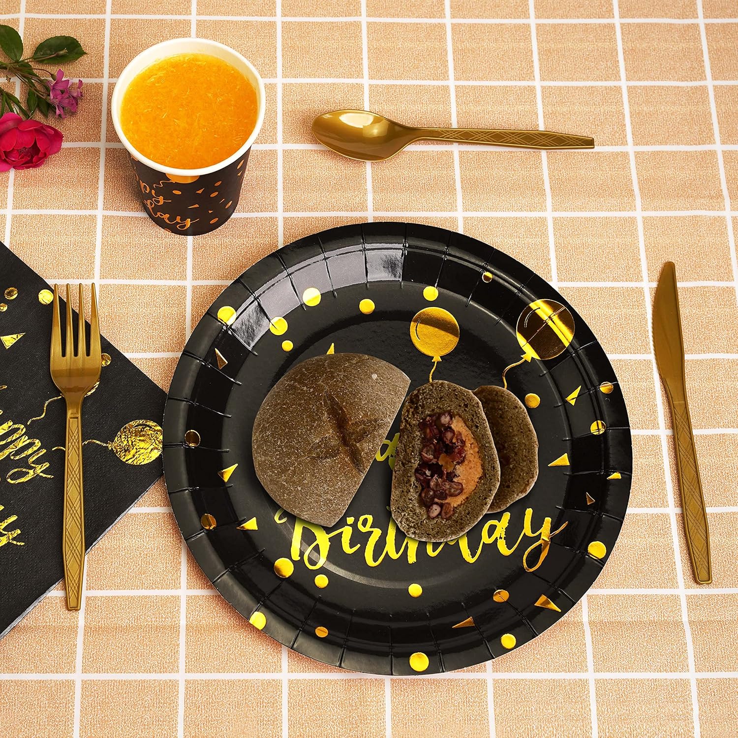 Set of 200 black and gold birthday party supplies for 25 guests, including decorations and tableware by VYLURIXX