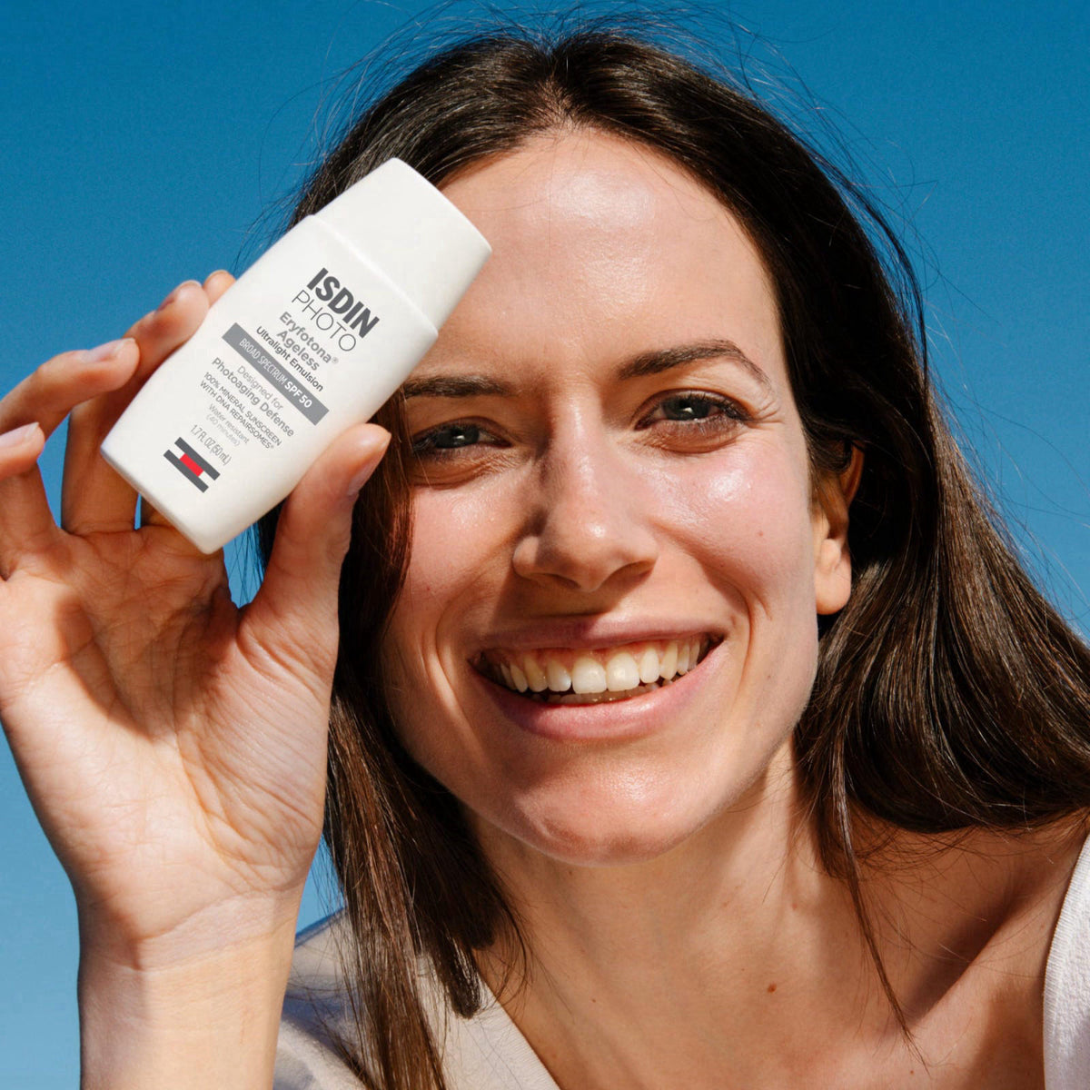 ISDIN Eryfotona Ageless Tinted Mineral Face Sunscreen SPF 50 – close-up detail in ink stain
