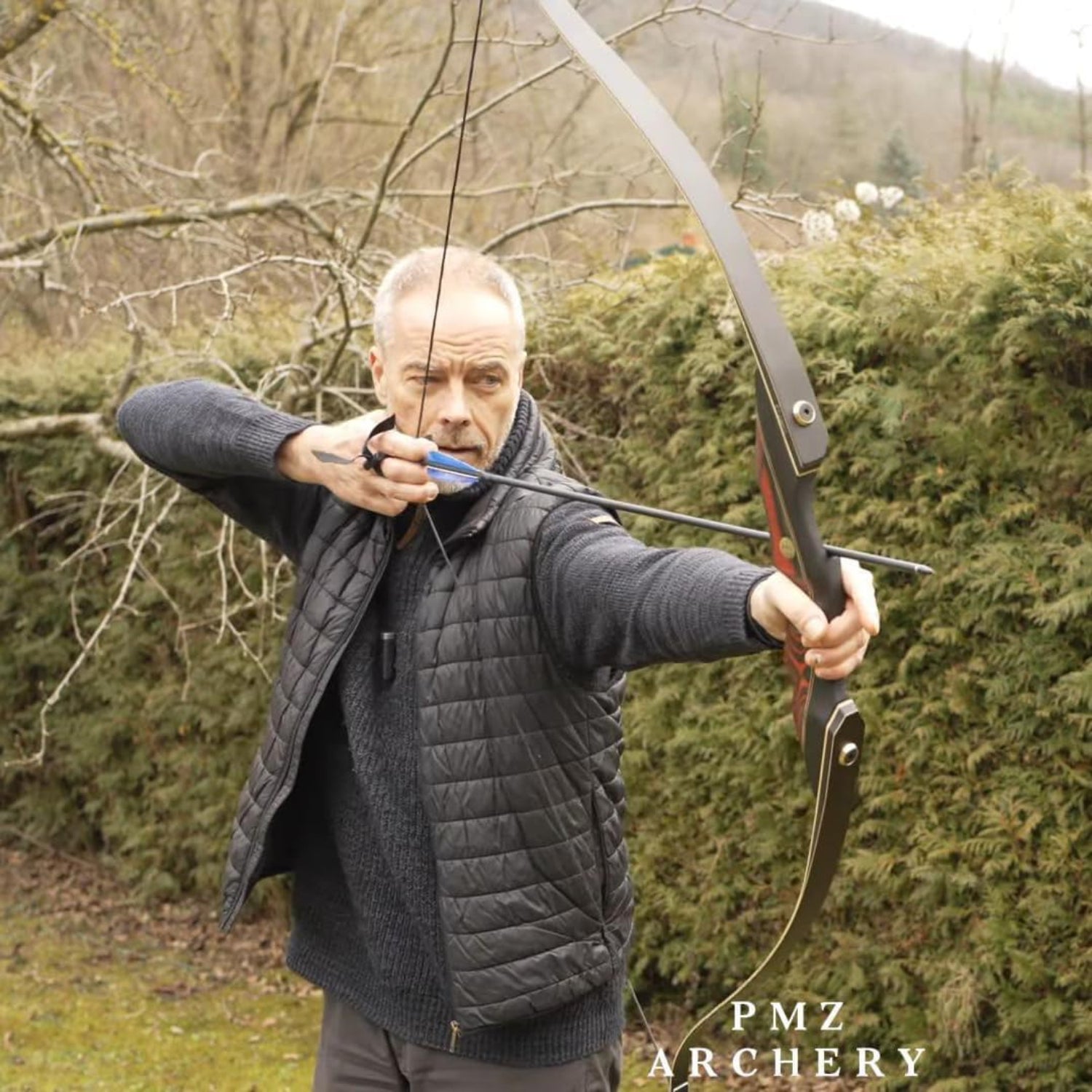 PMZ recurve bow and arrow set with wooden takedown bow, designed for adults and youth, suitable for hunting and outdoor practice.