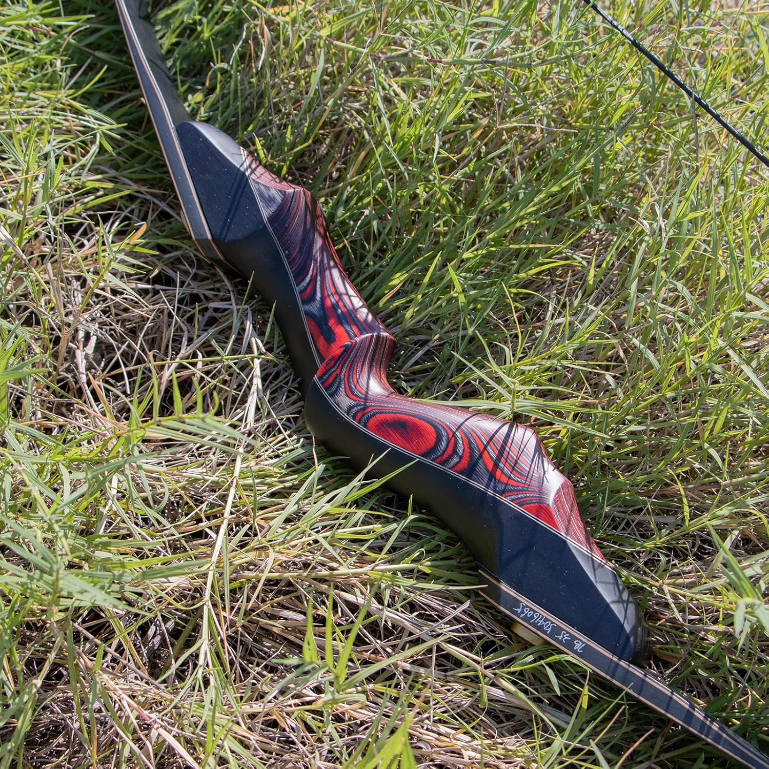 GQT professional recurve bow and arrow set for adults and youth beginners, featuring a wooden bow and matching arrows.
