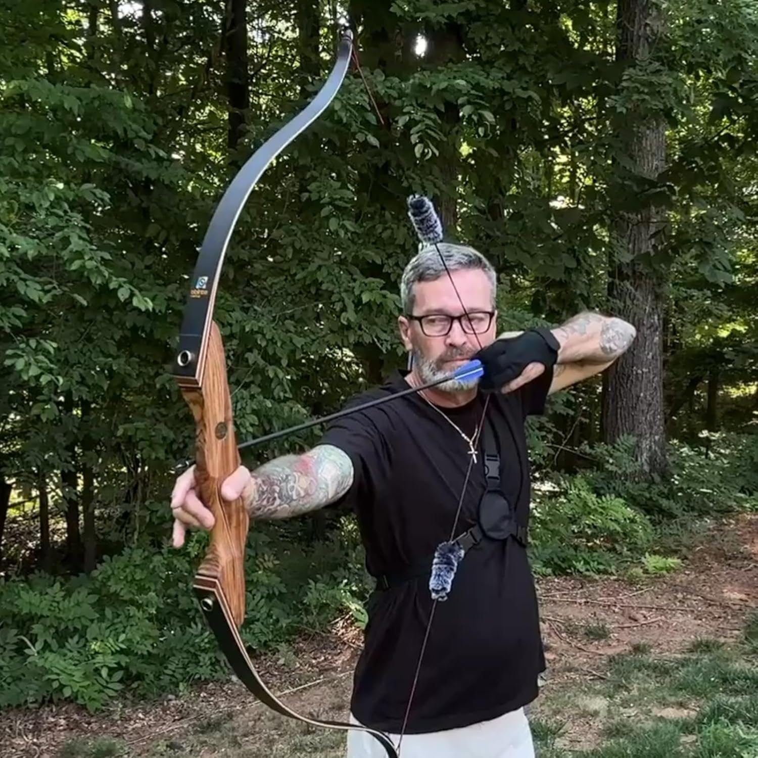 Sanlida Eagle X9 58-inch recurve bow with matching arrow set, showcasing the bow's wood finish and assembled arrow components.