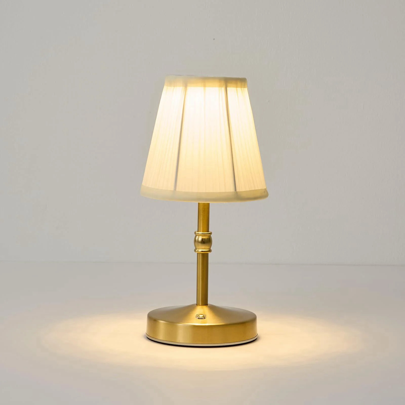 5w Led Cordless Mini Lamps 3000 mah Battery Operated Lamp 3